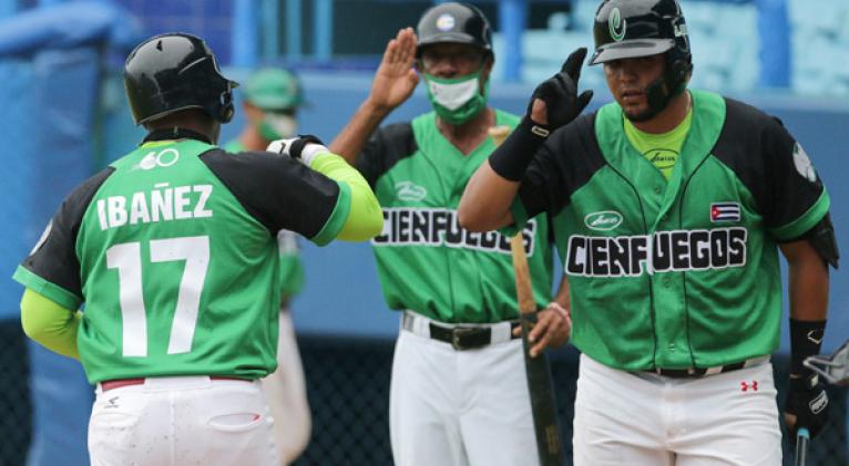 Elefantes presionan en la zona clasificatoria