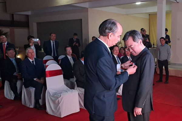Medalla de Amistad a Nguyen Thanh Nghi impulsor de lazos Vietnam-Cuba