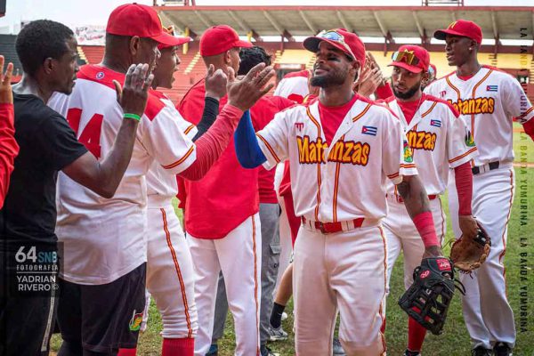 Matanzas aprieta la pelea por la corona en el béisbol cubano