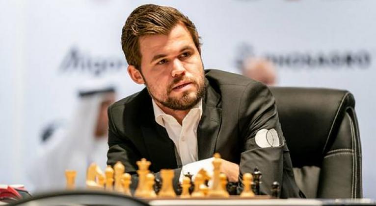 Carlsen conquista novena corona mundial de ajedrez relámpago