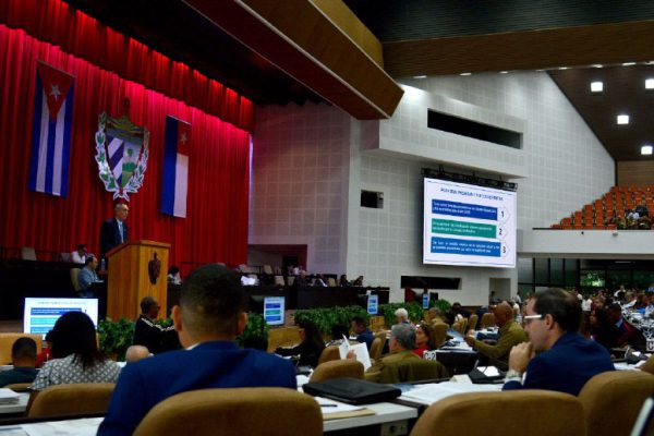 Plan de la Economía prevé aumentar las exportaciones