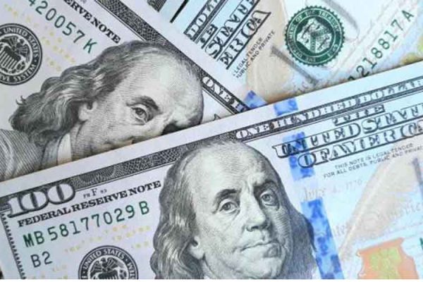 Dólar rumbo a su mayor caída anual