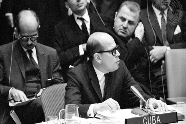 Canciller honra a mártires del Servicio Exterior de Cuba