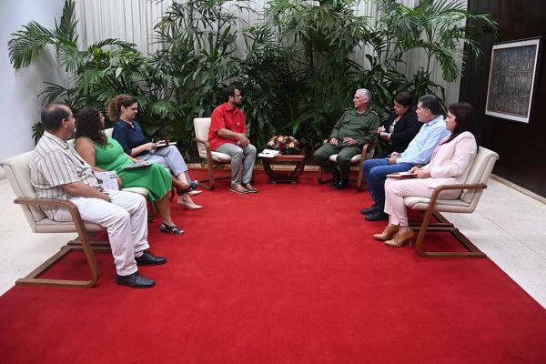 Sostiene Díaz-Canel encuentro con miembros de movimiento brasileño