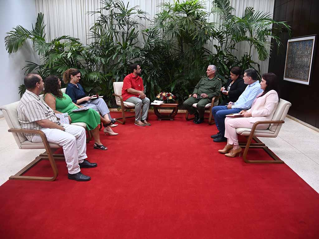 Sostiene Díaz-Canel encuentro con miembros de movimiento brasileño