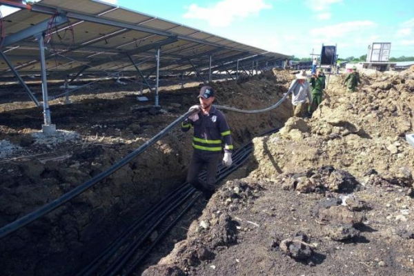 Parque Solar Fotovoltaico de El Meso próximo a la generación