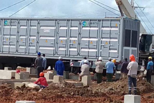 Cuba avanza en montaje de sistema de almacenamiento de energía