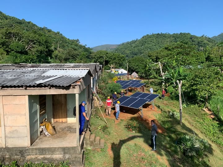 Implementan programa de electrificación con sistemas fotovoltaicos para viviendas aisladas