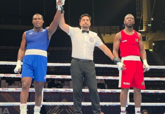 Arlen López logra su segunda victoria en Mundial de Boxeo