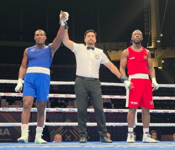 Arlen López logra su segunda victoria en Mundial de Boxeo