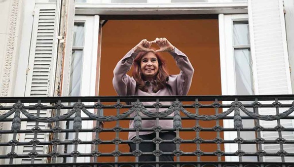 Cristina Fernández estable y con buen ánimo tras cirugía