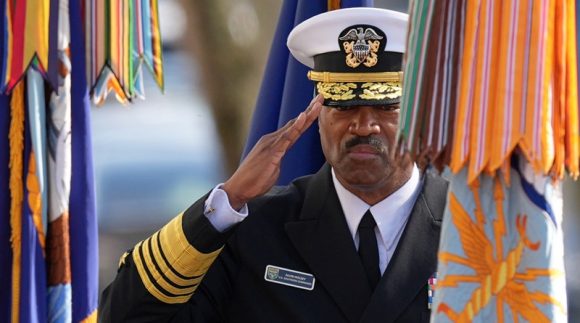 Se retira Jefe del Comando Sur de EE.UU. tras cuestionar ataques en el Caribe