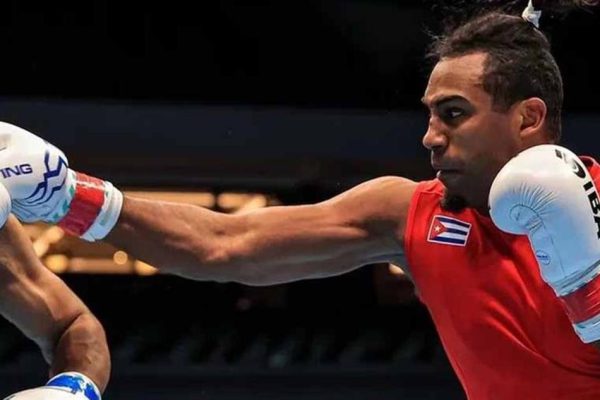 Cubano Arlen López queda en bronce en Mundial de boxeo