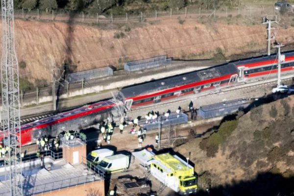 El Gobierno de España decreta tres días de luto por la tragedia ferroviaria en Adamuz