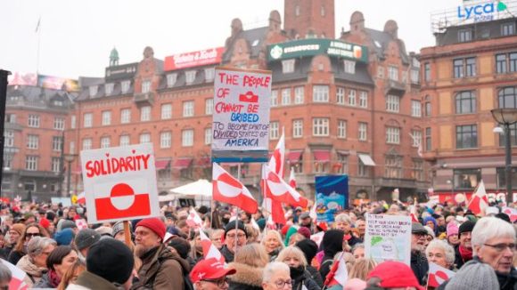 Multitudinaria protesta en Copenhague rechaza las ambiciones de Trump sobre Groenlandia
