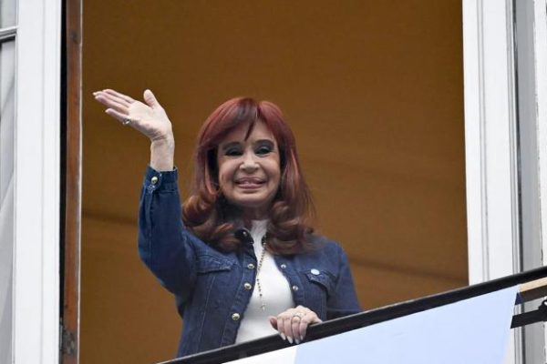 Recibe alta médica expresidenta argentina Cristina Fernández