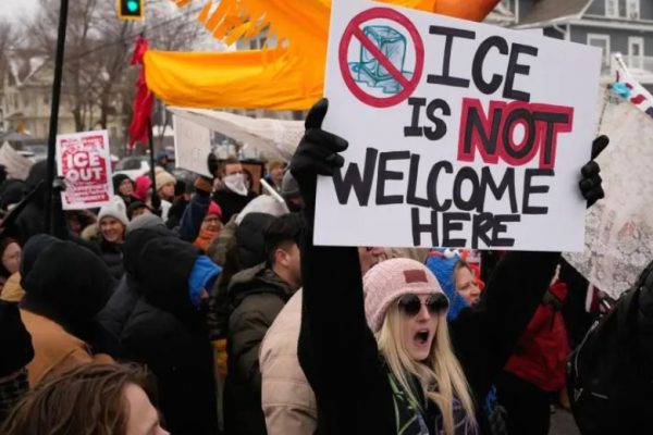 Masivas marchas en ciudades de Estados Unidos rechazan política de Trump y violencia del ICE