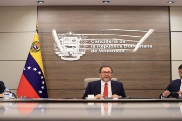 Canciller venezolano califica de cobarde y criminal agresión de EE.UU.
