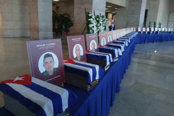 Homenaje nacional a combatientes cubanos víctimas de ataque de EE.UU. (+ Fotos)