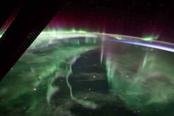 Advierten desplazamiento de polo norte magnético de la Tierra