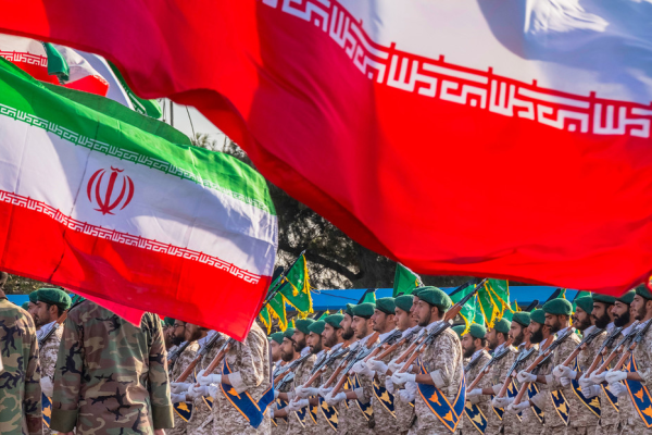 Tenemos el dedo en el gatillo: Jefe militar iraní lanza advertencia a EE.UU.