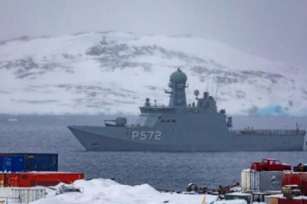 Primera Ministra de Dinamarca ordena abrir fuego en caso de invasión de EE.UU. a Groenlandia