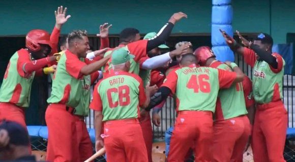 Leñadores fuerzan a un séptimo juego en playoff beisbolero