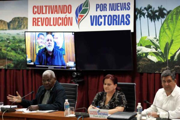 Marrero Cruz reitera necesidad de fortalecer estructuras de gobierno