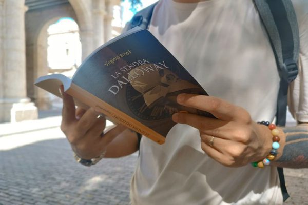 Presentaron clásico de Virginia Woolf en Sábado del Libro