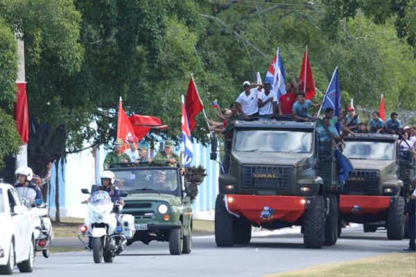 Cuba reedita la entrada triunfal de los rebeldes en La Habana (+ Fotos y Post)