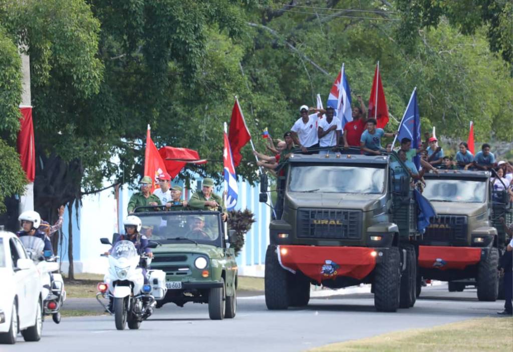 Cuba reedita la entrada triunfal de los rebeldes en La Habana (+ Fotos y Post)