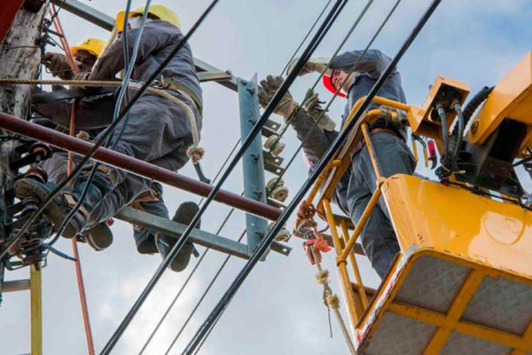 Diversas acciones en Camagüey conmemoran Día del Trabajador Eléctrico