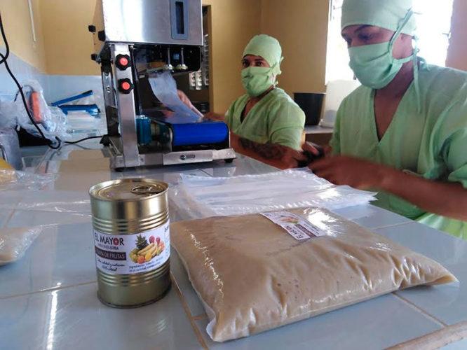 Trabajadores camagüeyanos en jornada festiva de su organización