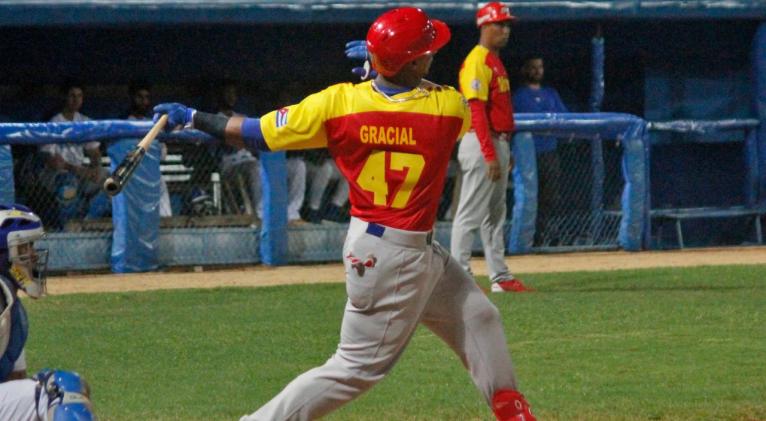 Gracial y Dueñas blindan a Cocodrilos rumbo a play off