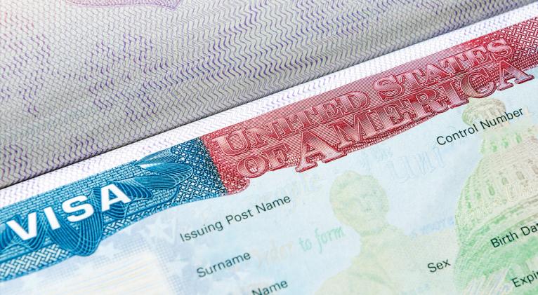 La cifra récord de visas suspendidas por Trump antes de cumplir un año de Gobierno