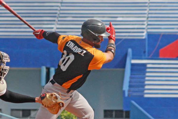 Matanzas y Villa Clara marcan el paso en postemporada beisbolera