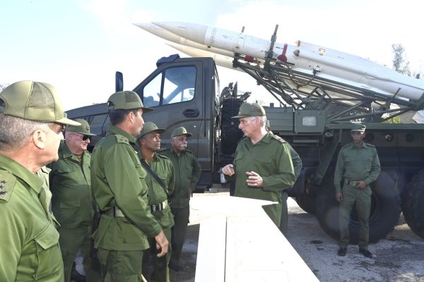 Constató Díaz-Canel preparación de fuerzas en Día de la Defensa (+ Post)