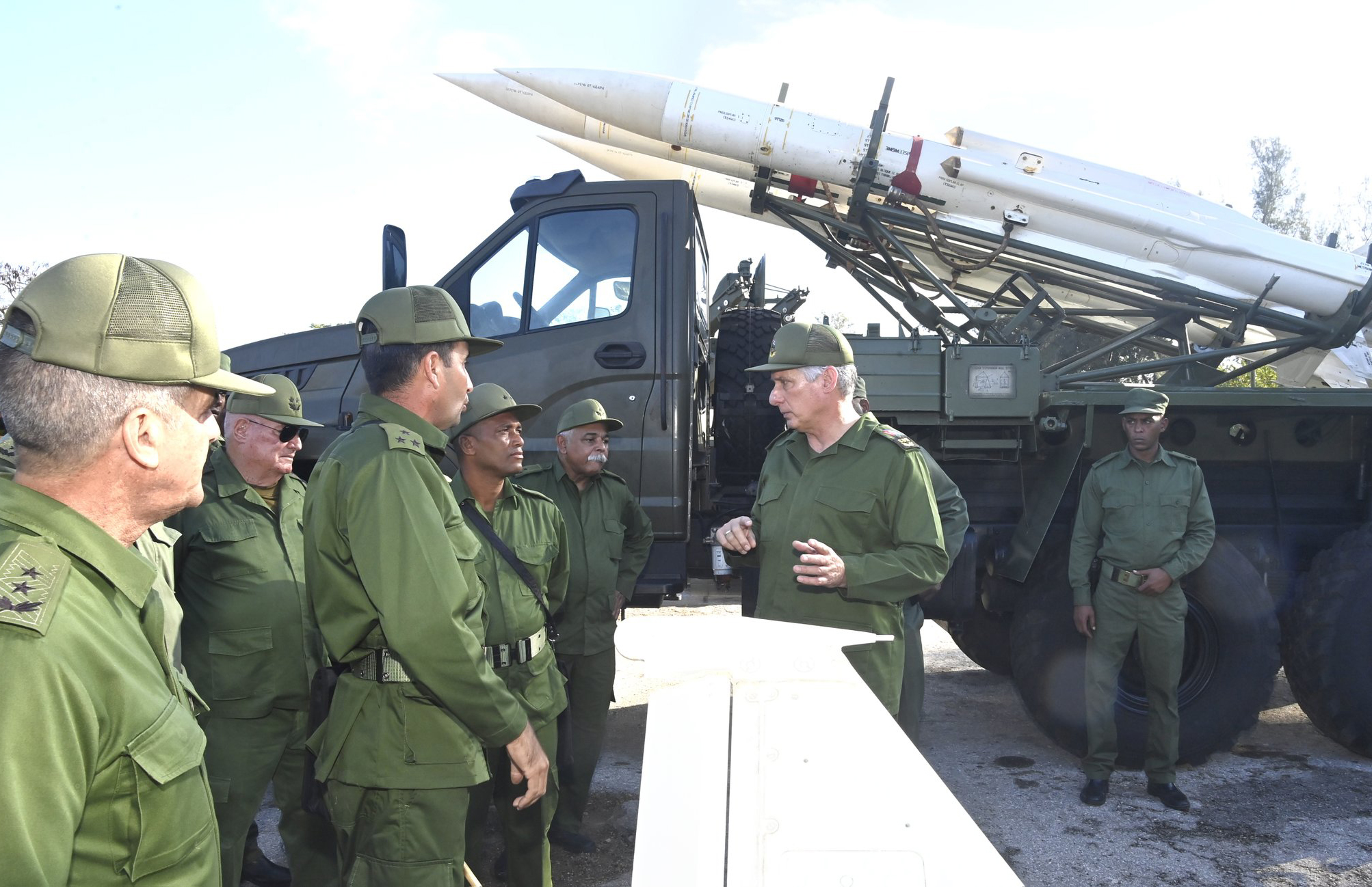 Constató Díaz-Canel preparación de fuerzas en Día de la Defensa (+ Post)