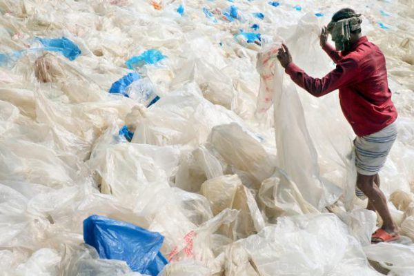 Inquietante pronóstico sobre el impacto del plástico en la salud