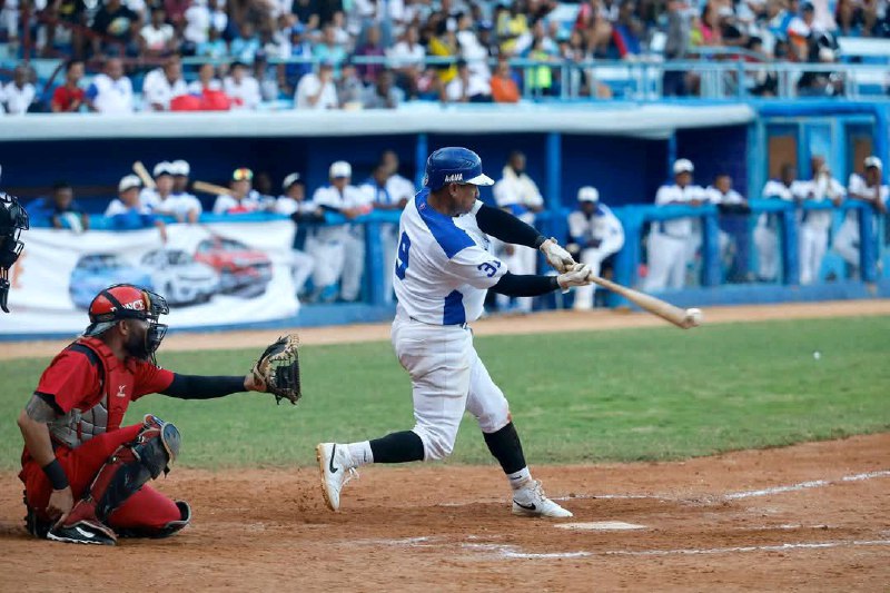 Playoffs en ebullición: cuatro duelos marcan el pulso del día