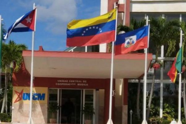 Restablecen vuelos para colaboradores cubanos en Venezuela