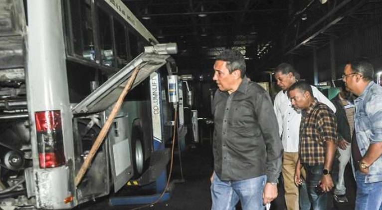 Evaluó Ministro de Transporte producción de ómnibus en Artemisa