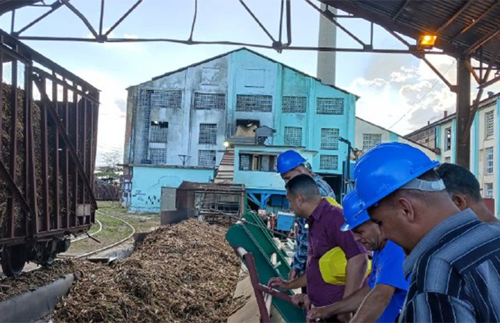 Industria azucarera en Camagüey procesa caña tras exitosa prueba