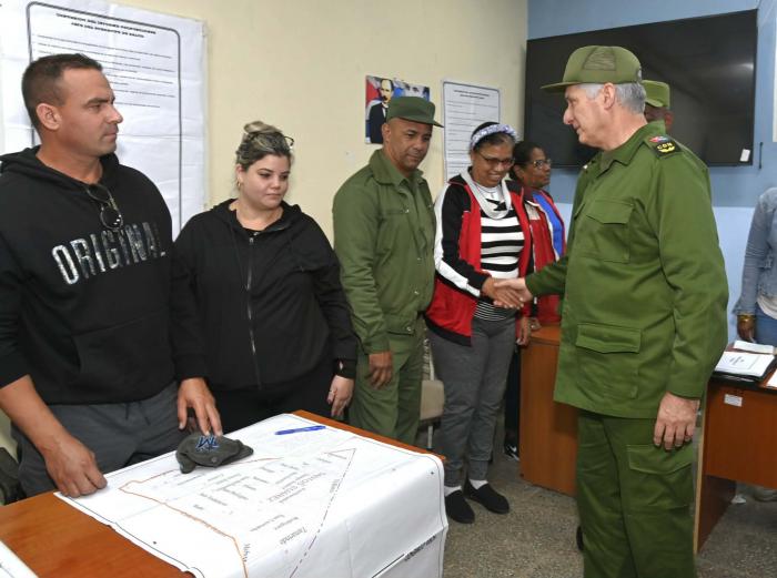 Participa Presidente cubano en Día Nacional de la Defensa