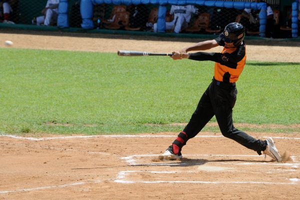 Béisbol cubano: Leopardos arrasan y rozan la postemporada