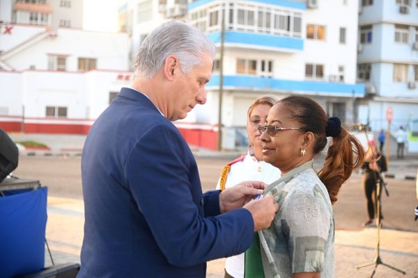 Reconocen a destacados docentes de Cuba (+ Fotos)
