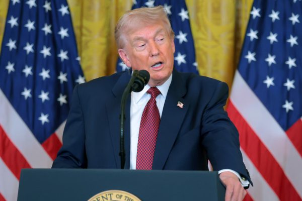 Trump considera un ataque limitado contra Irán