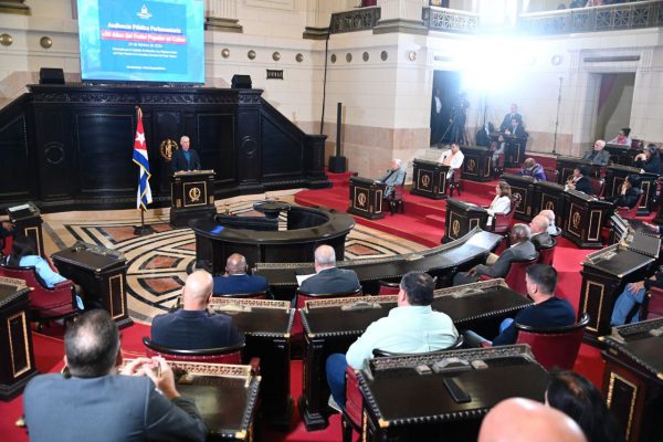 Díaz-Canel: El poder emana del pueblo, se ejerce en su nombre y se debe a él (+ Video)