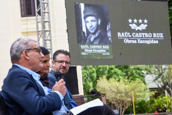 Jóvenes cubanos estudian pensamiento de líder de la Revolución