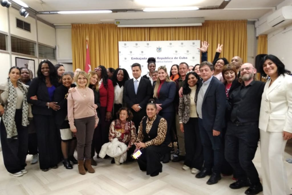 Cubanos en Italia reafirman apoyo a su país ante medidas de Trump